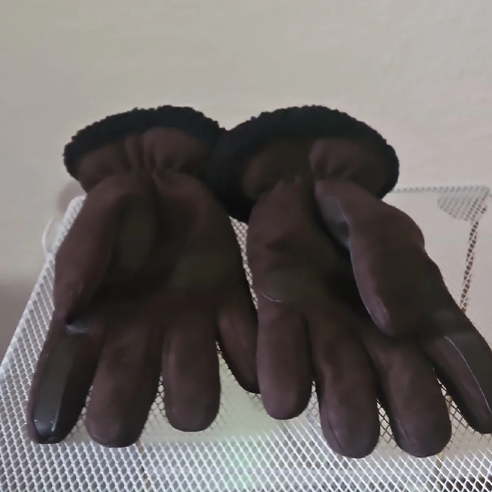 Isotoner Brown Winter Gloves with Black Trim Size L/XL